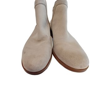 Sorel  womens slip on booties size 6.5